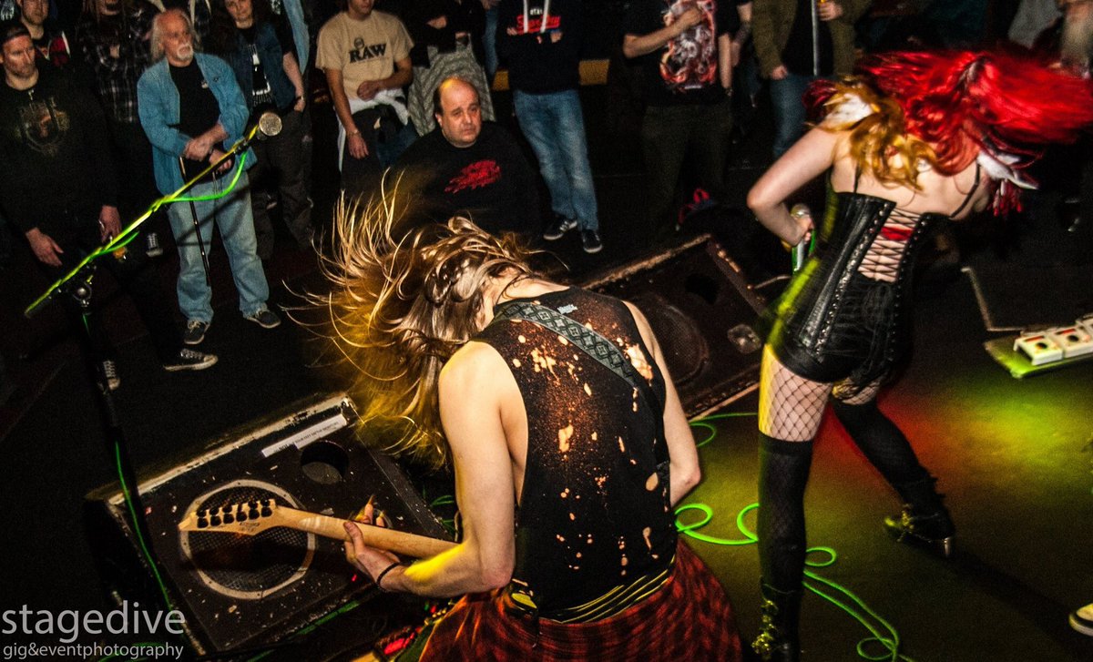 allWILLSin's tweet photo. Loving this shot from M2TM Birmingham! Hair in full flight 

Photo by : Stagedive photography

#headbanger #stage #livemusic #metal https://t.co/weh8dCbTjS