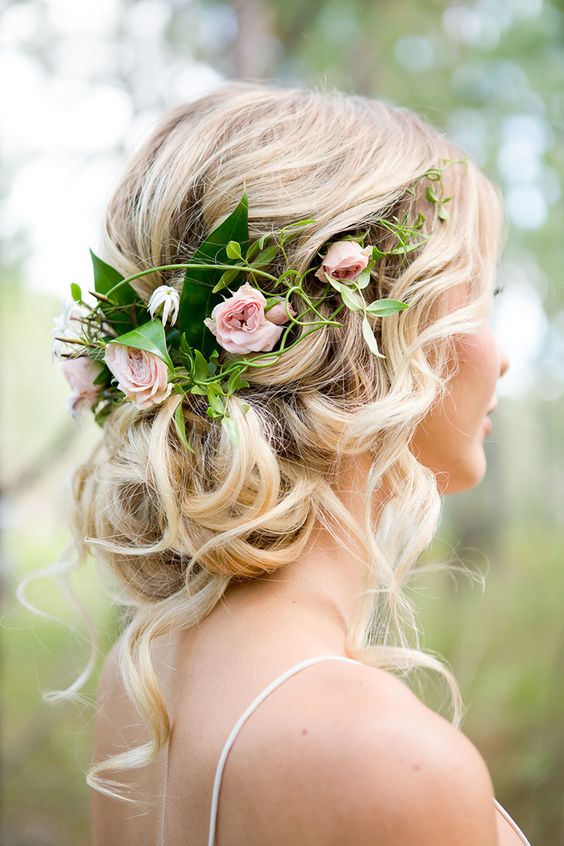 EditorUKbride's tweet photo. The perfect up-do! 💆 We LOVE this hairstyle! Like this post if you agree 💖  #ukbride #wedding
Credit: Lindy Yewen Photography. https://t.co/UEV3gAZ0jo