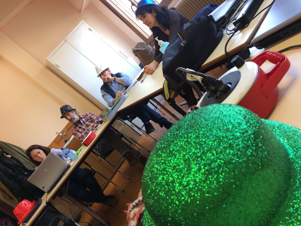 Podium_21's tweet photo. Hoy nos despedimos jugando a " Seis sombreros para pensar" mostrando nuestras emociones, experiencia, vivencias ... @Lanzaderas_EES https://t.co/6TNJVNnadP
