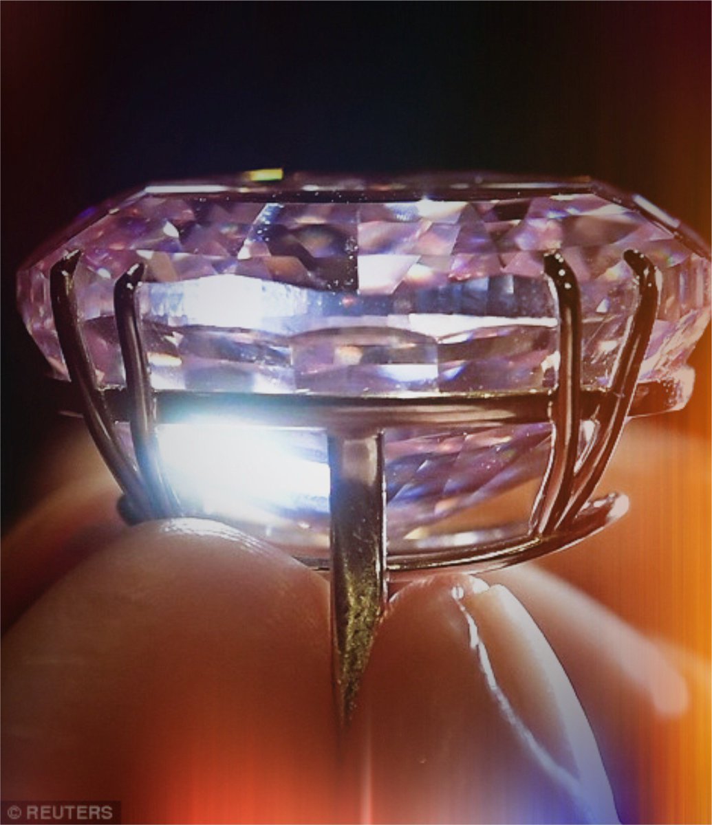 ontherocks_mag's tweet photo. Pink Star Diamond auction, 4th April @Sotheby Hong Kong. Largest Internally Flawless 59.60 carat diamond. #pinkstardiamond #flawlessdiamond https://t.co/CaU819iezP