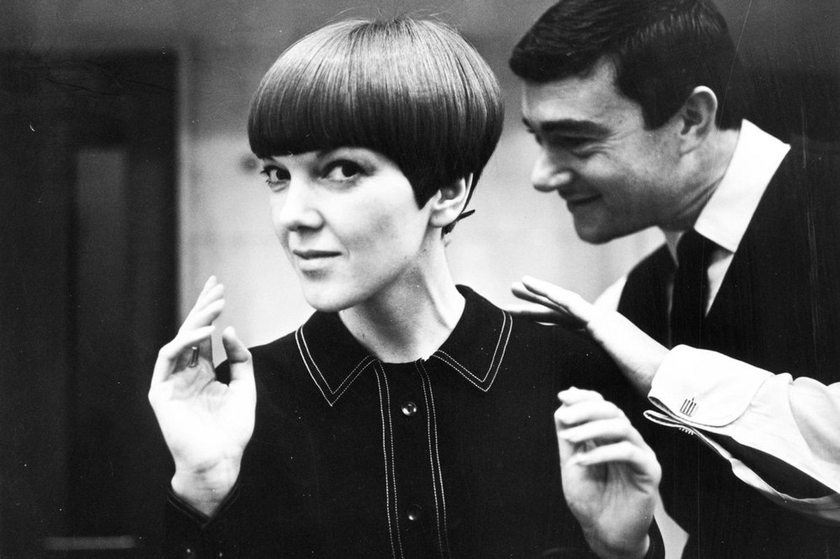 #ThrowBackThursday to when Vidal Sassoon cut Mary Qaunt's hair! Don't miss our Sassooon-inspired #OnTheEdge show: ow.ly/ruFJ30airrk