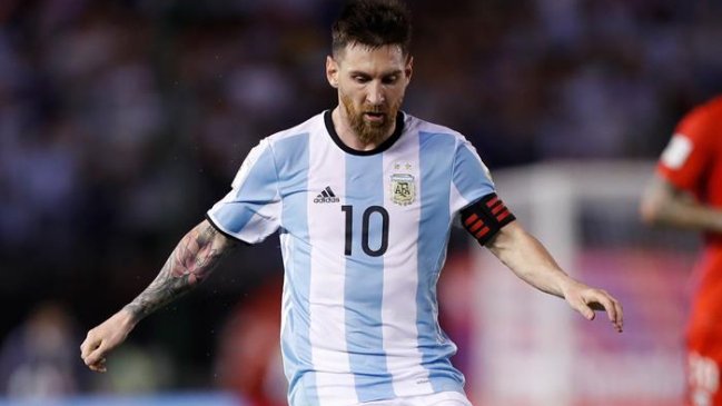 Cooperativa's tweet photo. Lionel Messi negó en forma "terminante" insultar al árbitro asistente #CooperativaTeEscucha https://t.co/J4iPIJmS6t https://t.co/ItoaY205cn
