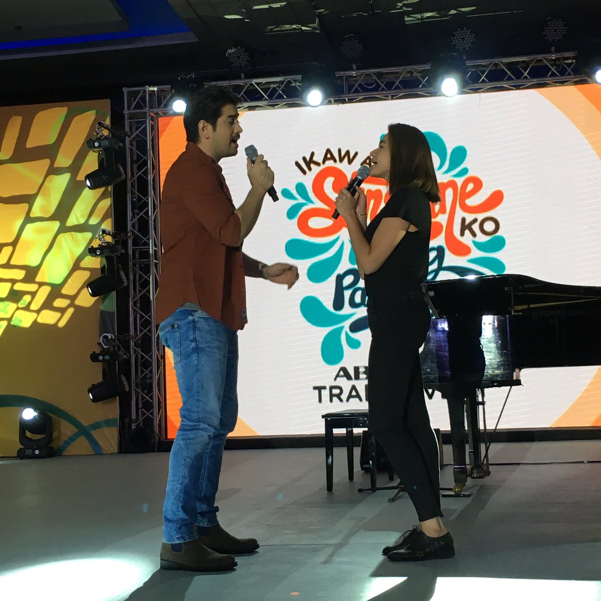 iamjamesbanaag's tweet photo. TonDeng rehearsing for tonight's #IkawAngSunshineKo ABS-CBN Trade Event. Team Bahay, please catch #ALTLTodoEffort after My Dear Heart! https://t.co/MPnrLBXGq8