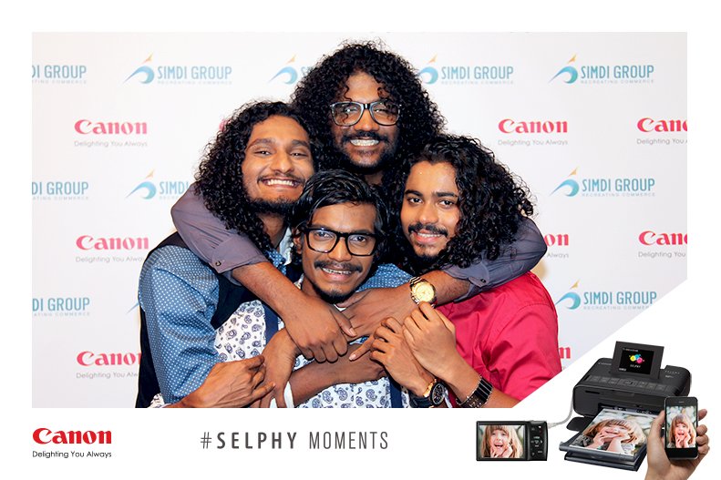 SIMDIgroup's tweet photo. #SELPHYmoments! 

@TeamZakitte, @shamveelmohamed and @teambobofficial are all smiles in this joyful picture @Maldivian_Idol 

#Canon #SELPHY https://t.co/BJsAI6vWvW