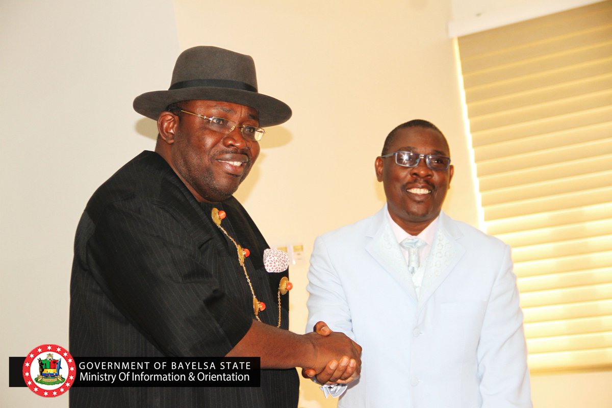 moibayelsa's tweet photo. Gov.Dickson signs two educational development bills into law,appoints renowned educationist to head new trust fund.https://t.co/xrpGWCFTKX https://t.co/ua614LEOzN