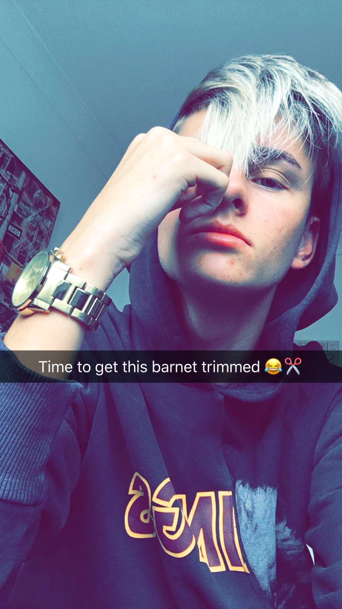 LeeHinchyUpdate's tweet photo. @ItsLeeHinchy via Snapchat just now! https://t.co/KPXcj66qEs