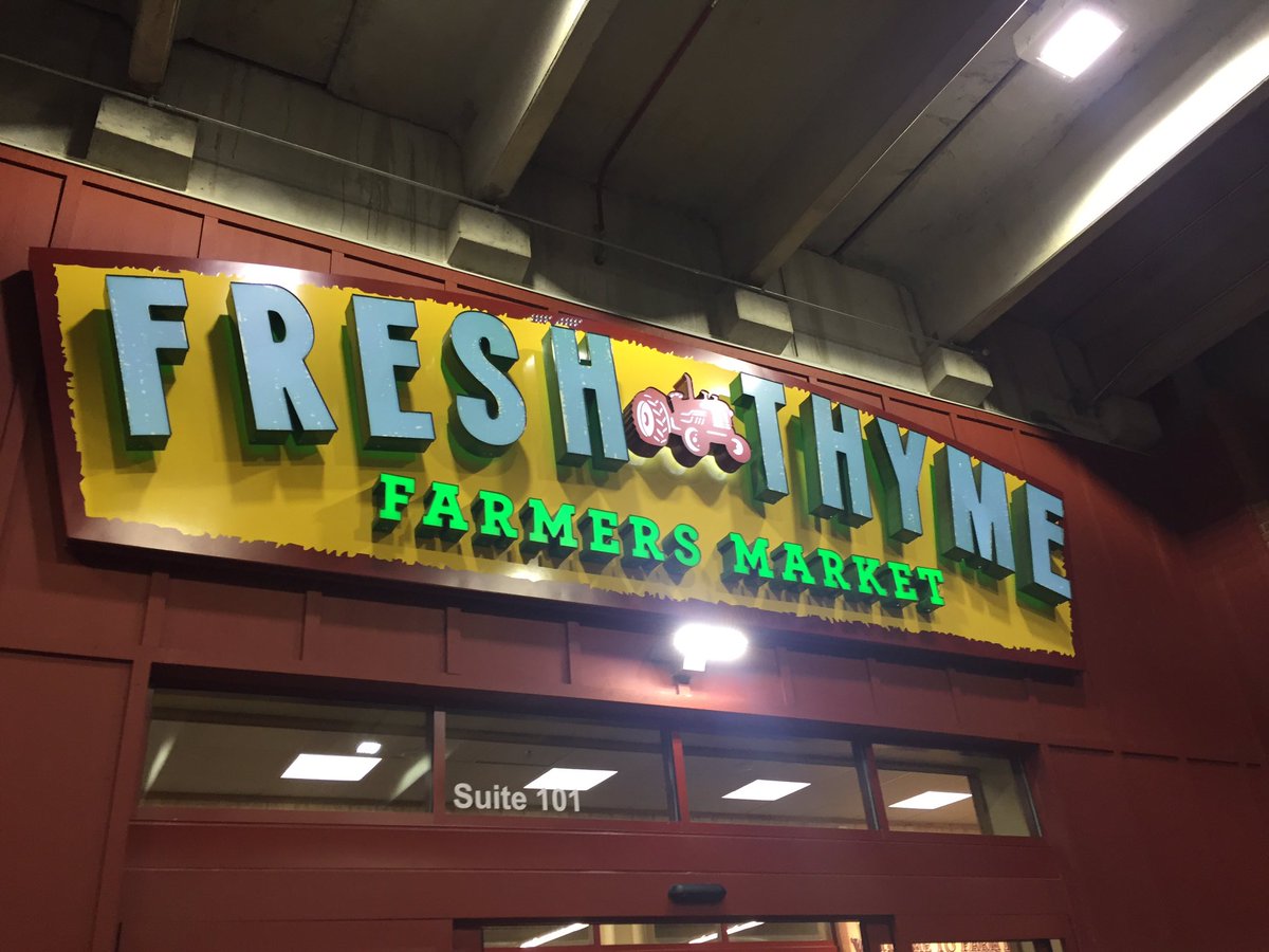 emilyapace's tweet photo. People line up to cash in on Fresh Thyme's free groceries incentive as part of their grand opening festivities. Store opens at 7a. @rtv6 https://t.co/g4AoCDtmdR