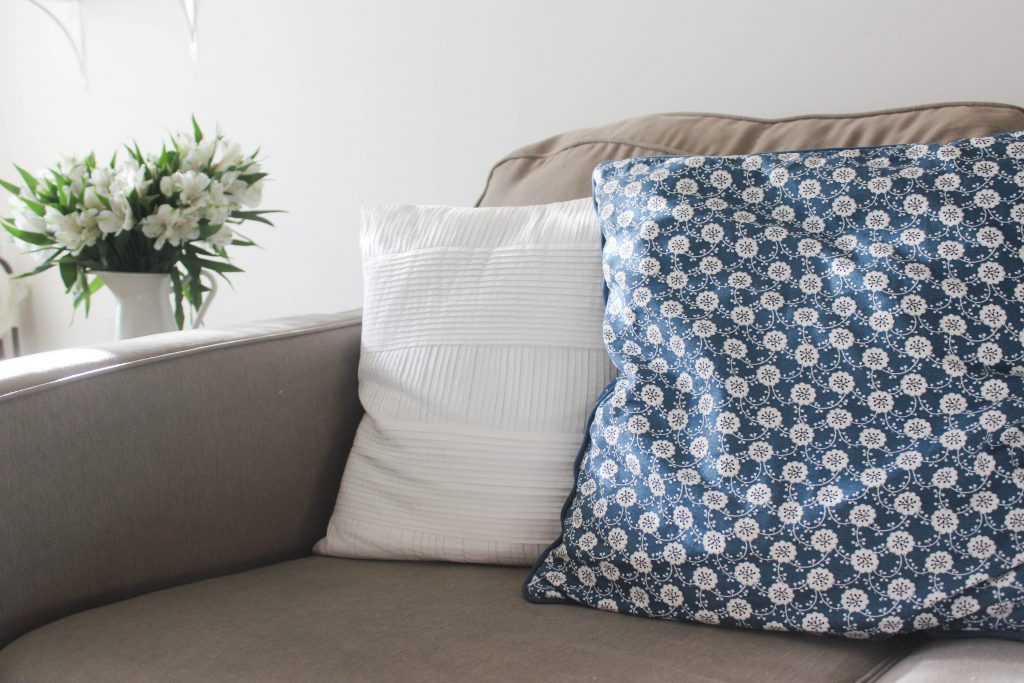 ABExchangeBlog's tweet image. 3 simple, but effective ways to add new life to your living room: bit.ly/2okkPYm ad @Minted #MintedArt