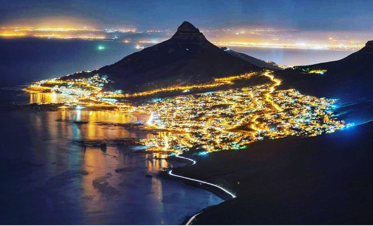 blueviewsvillas's tweet photo. Camps Bay at night. Have you booked your stay yet? Book now! https://t.co/N8kAJJJ3v4 #blueviews #campsbay #campsbayatnight https://t.co/FCpFYk9Uic