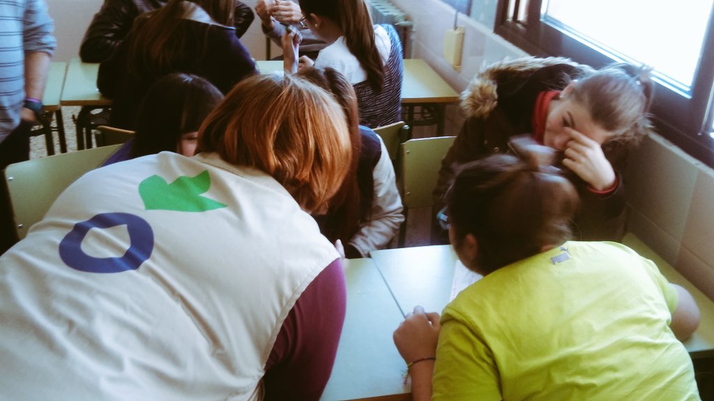 AngueraNatalia's tweet photo. Sorprendentes los adolescentes de #illueca #zaragoza Rapeando contra el hambre con @drloncho y @RAP_ACADEMIA #gennohunger @Acontraelhambre https://t.co/jFsRa6dFB9