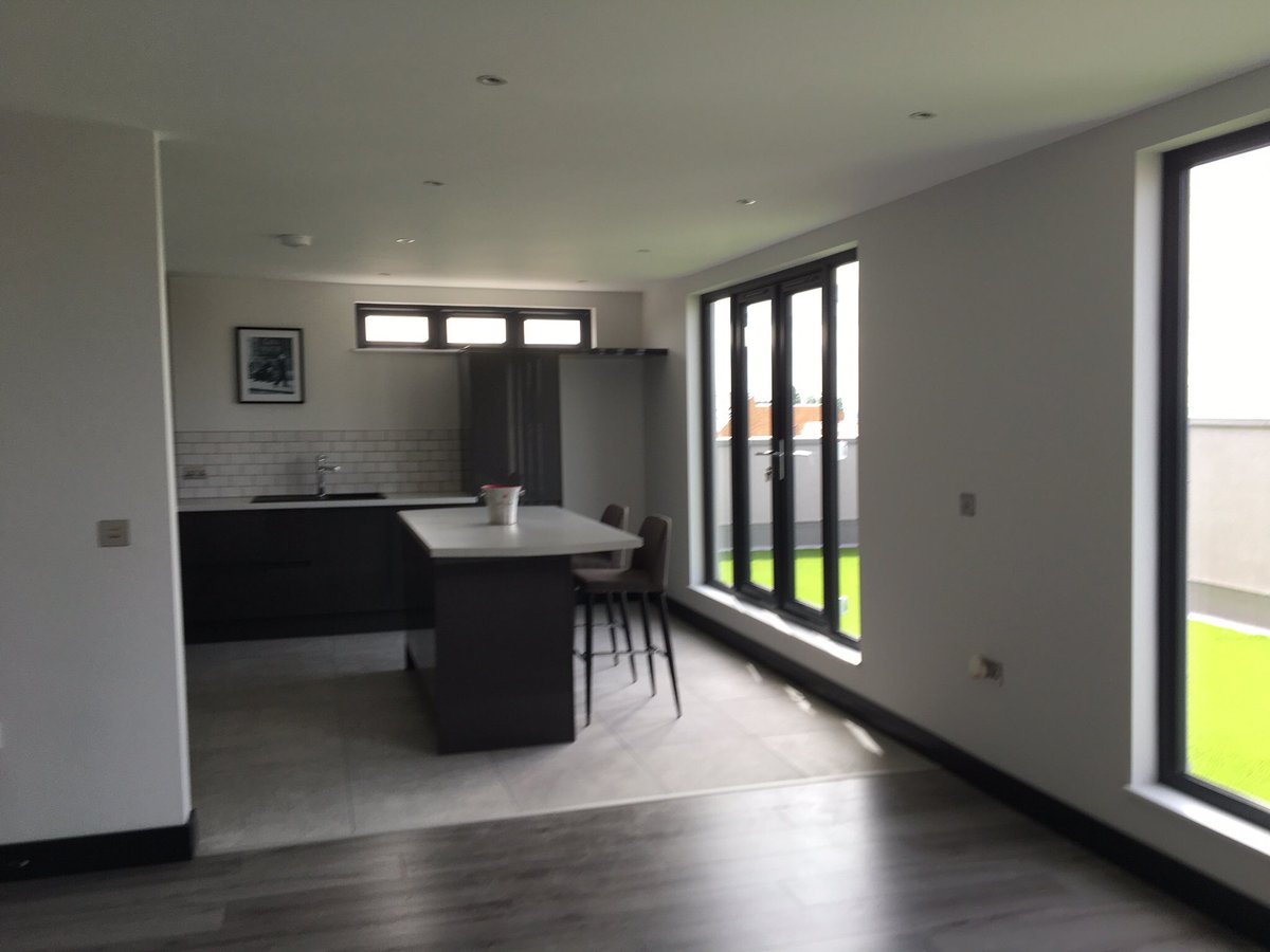 32easthadleigh's tweet photo. Estuary Views, 360 degree wrap round balcony, 3 bedrooms in the heart of Haleigh's regeneration...last unit available. https://t.co/EbxacoAHll