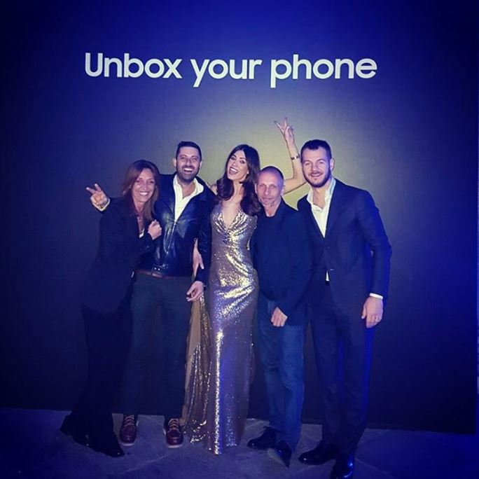NargiFederica's tweet photo. #unboxyourphone #Samsung #galaxys8 ✨✨✨💫💫💫✨✨✨ https://t.co/XqX4ecVWbK