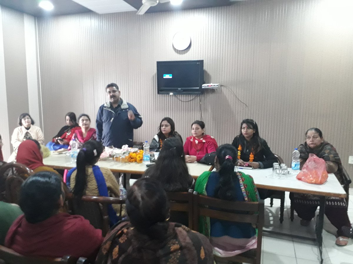 SimranSam11's tweet image. Meeting in phankot..... Motivating women's ND girls