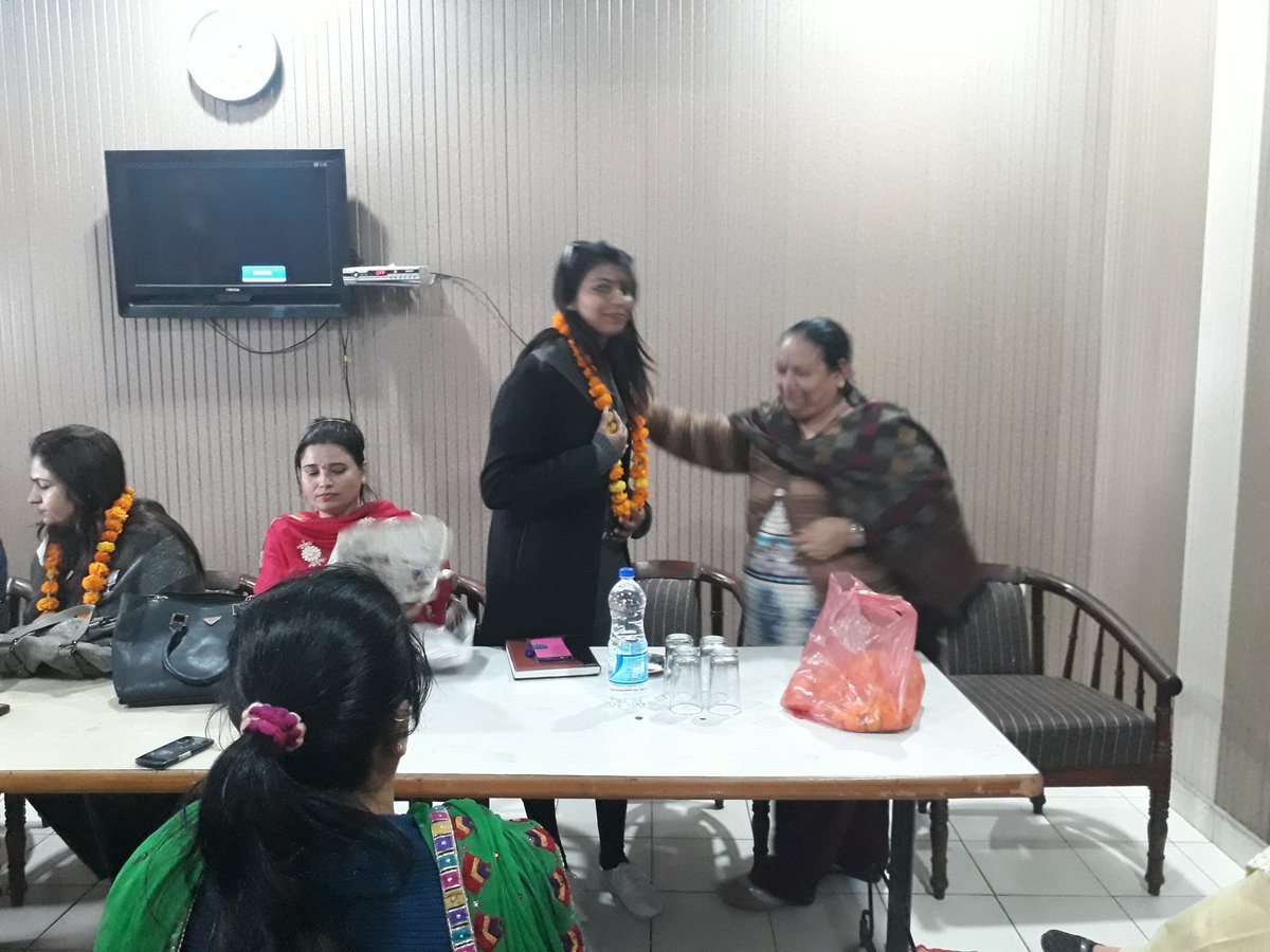 SimranSam11's tweet image. Meeting in phankot..... Motivating women's ND girls