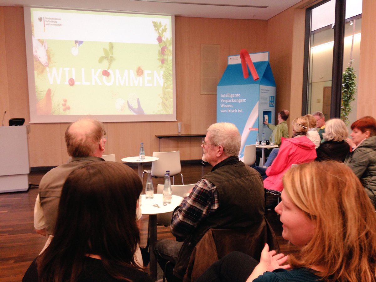 Nach dem Essen 🍝 über #Antibiotika in der #Landwirtschaft 🐷beim @bmel informieren <a href="/StaatsSabrina/">SABRINA STAATS</a> #LandBundTour