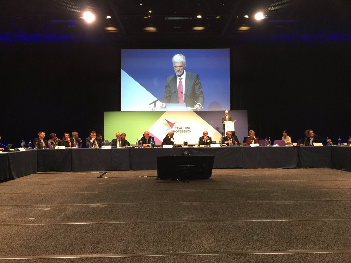 ClaireAmosNZ's tweet photo. Hallelujah - Andreas Schleicher gets it! Watch out I may have give a big hug over the break!! #ISTP2017 cc @OECD @ISTP17 https://t.co/y0eZE8xX4O