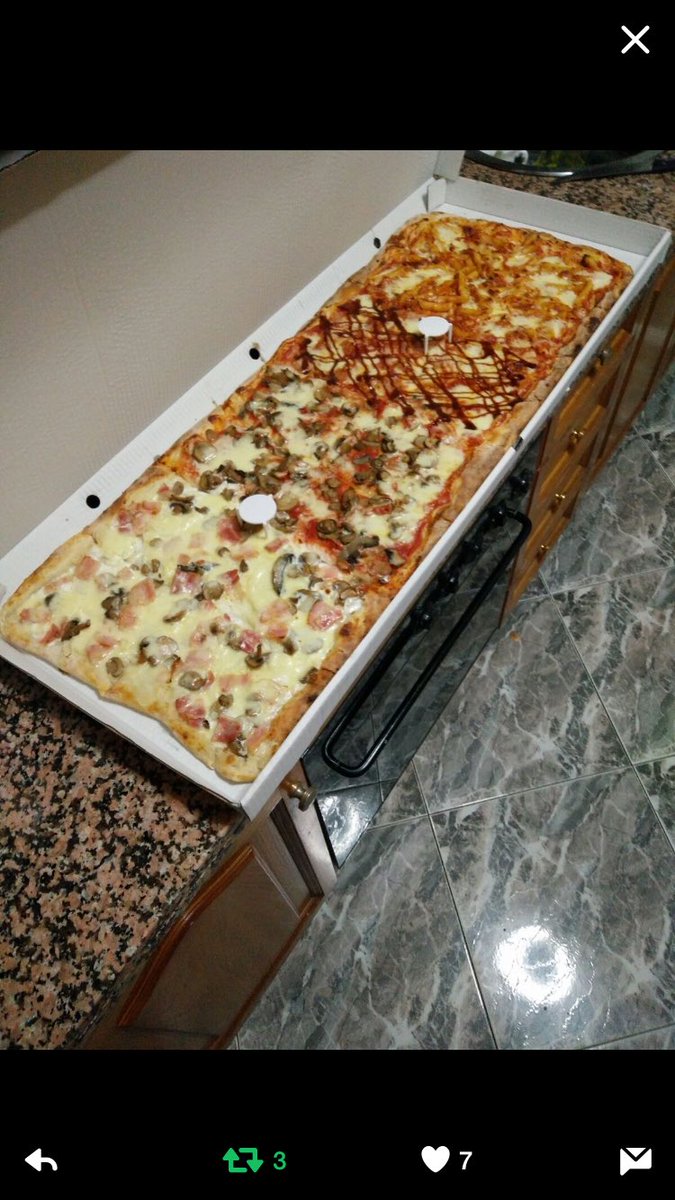 YA! Quieres ganar 1 METRO DE PIZZA GRATIS? participa! Síguenos y RT este twit . Cierre de sorteo en 24 horas Suerte🍀