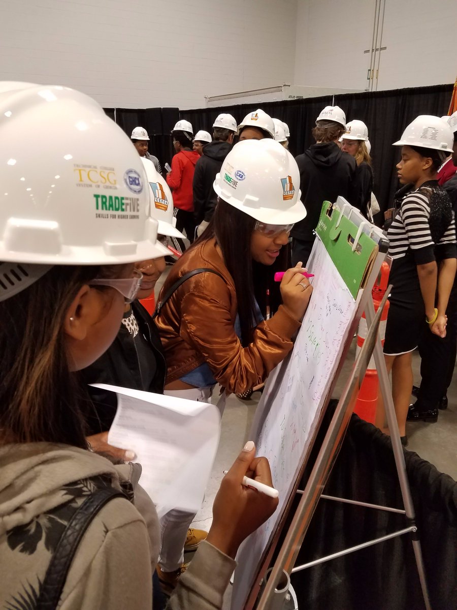 LamarYoung16's tweet photo. 2017 #CareerExpo #Grady students interacted with over 300 employers in the tech/vocational field.
@atlsu @APSGradyKnights @GradyHighSchoo1 https://t.co/Qts9bsLj98