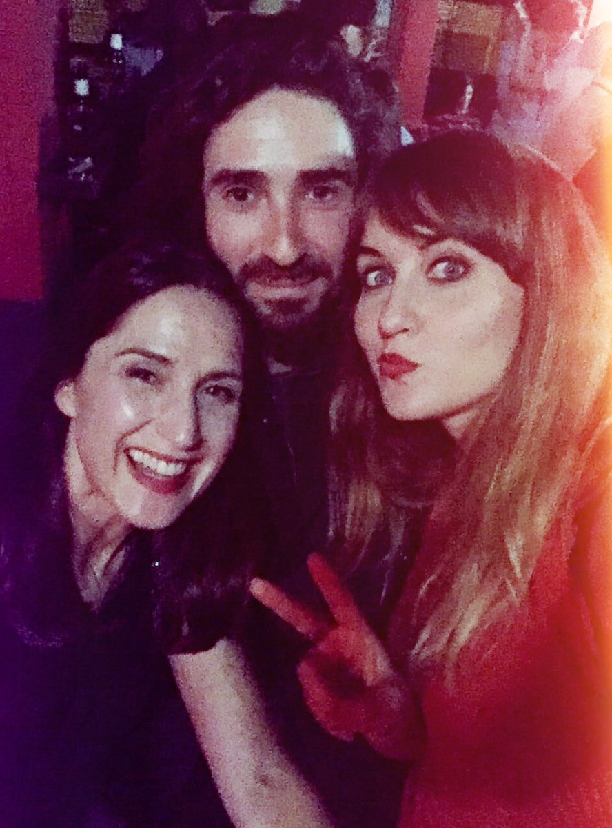 mariomiranda_es's tweet photo. 🎸 Cerrar el @elpenta_bar (la primera vez que lo visito) en su 40°Aniversario y excelente compañía!! @MaryanFrutos @VirginiaDiazR3 @i_Dspain https://t.co/mwE2G5jzzB