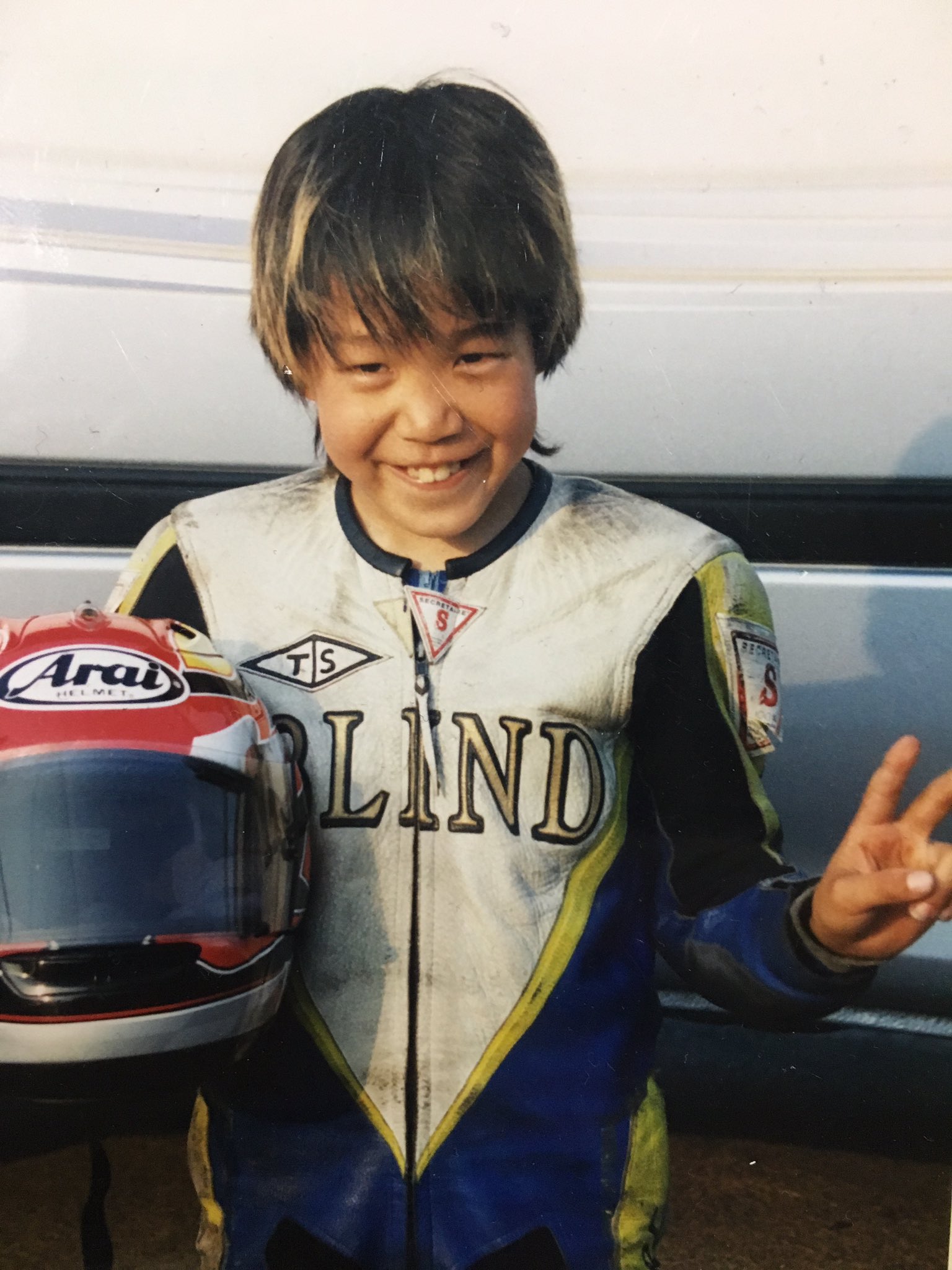 長島哲太 Twitterissa 懐かしい 笑 多分9さいくらいかな この頃からずっと原田哲也さんのレプリカヘルメット被ってたな Oldphotos 9yearsold 懐かしい 原田哲也さん 憧れ