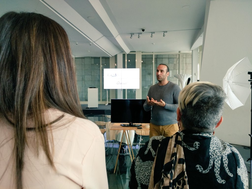 7Hcoop's tweet photo. Continuamos con @AndreuRomani, aprendendo sobre iluminación e fotografía! #BICexpress #CidadeCreativa @aHoraCEM @CidadedaCultura https://t.co/jW6gFFP47K