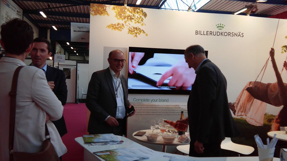 creactions's tweet photo. #PackAndSpirit cheers ! santé ! #tasting #champagne Damien-Buffet @champagneDBSacy démarre stand @BillerudKorsnas https://t.co/p794E43vJo
