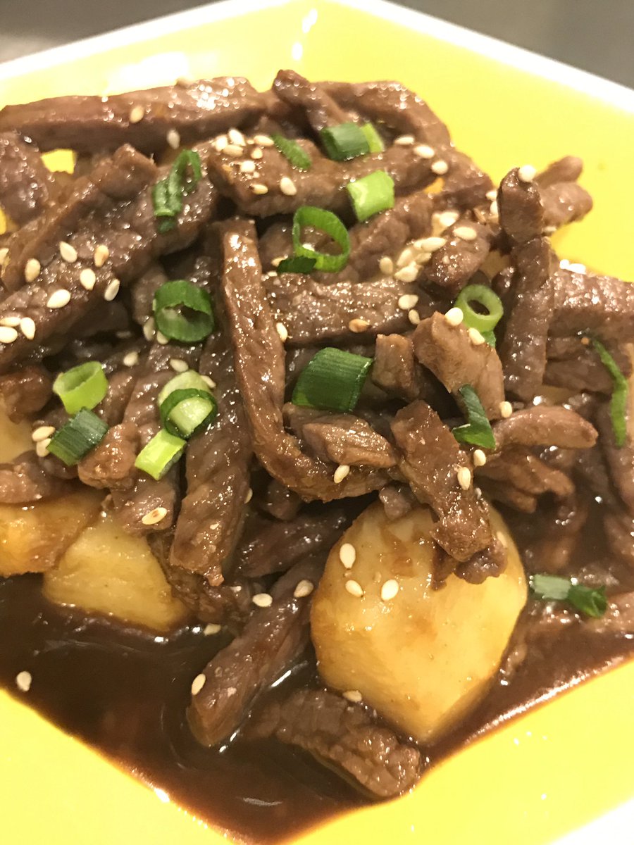 waiolicafe's tweet photo. 馬肉を青椒肉絲風に仕上げてみたぁ。
#馬肉 #青椒肉絲 #サッと炒める 
#馬刺し #熊本馬刺し
#白楽 #島旅 https://t.co/XmdJNuQ1HQ
