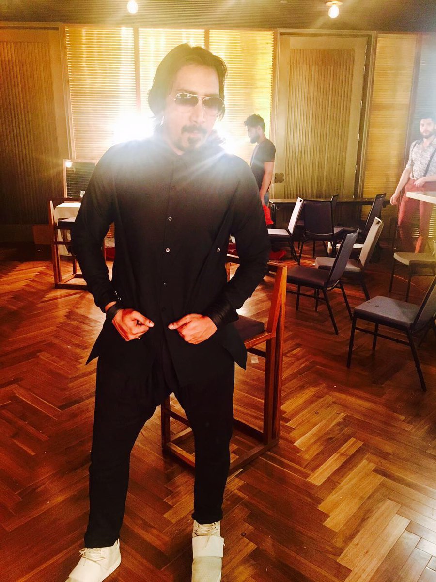 ArkoPravo19's tweet photo. Walking the ramp at the #IndiaShowcaseWeek at #TheRoseateDelhi for my friend @lalit_dalmia new collection #Paradise #ThankYou https://t.co/JUVVLc3HhX