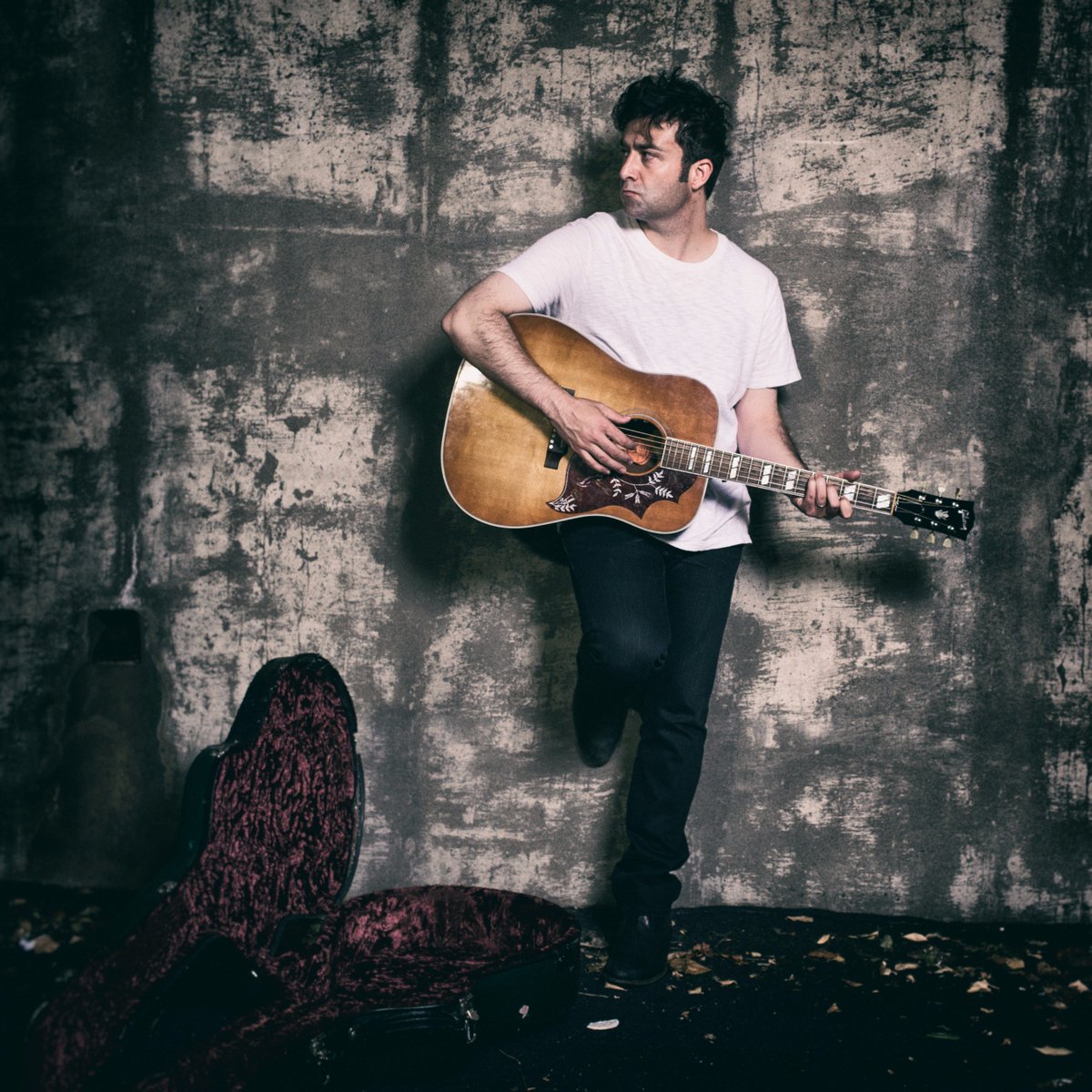 TONIGHT @benglovermusic LIVE @FlowerfieldArts #Portstewart. Limited tkts available: eventbrite.co.uk/e/ben-glover-i… #SupportLocalMusic #TheEmigrant
