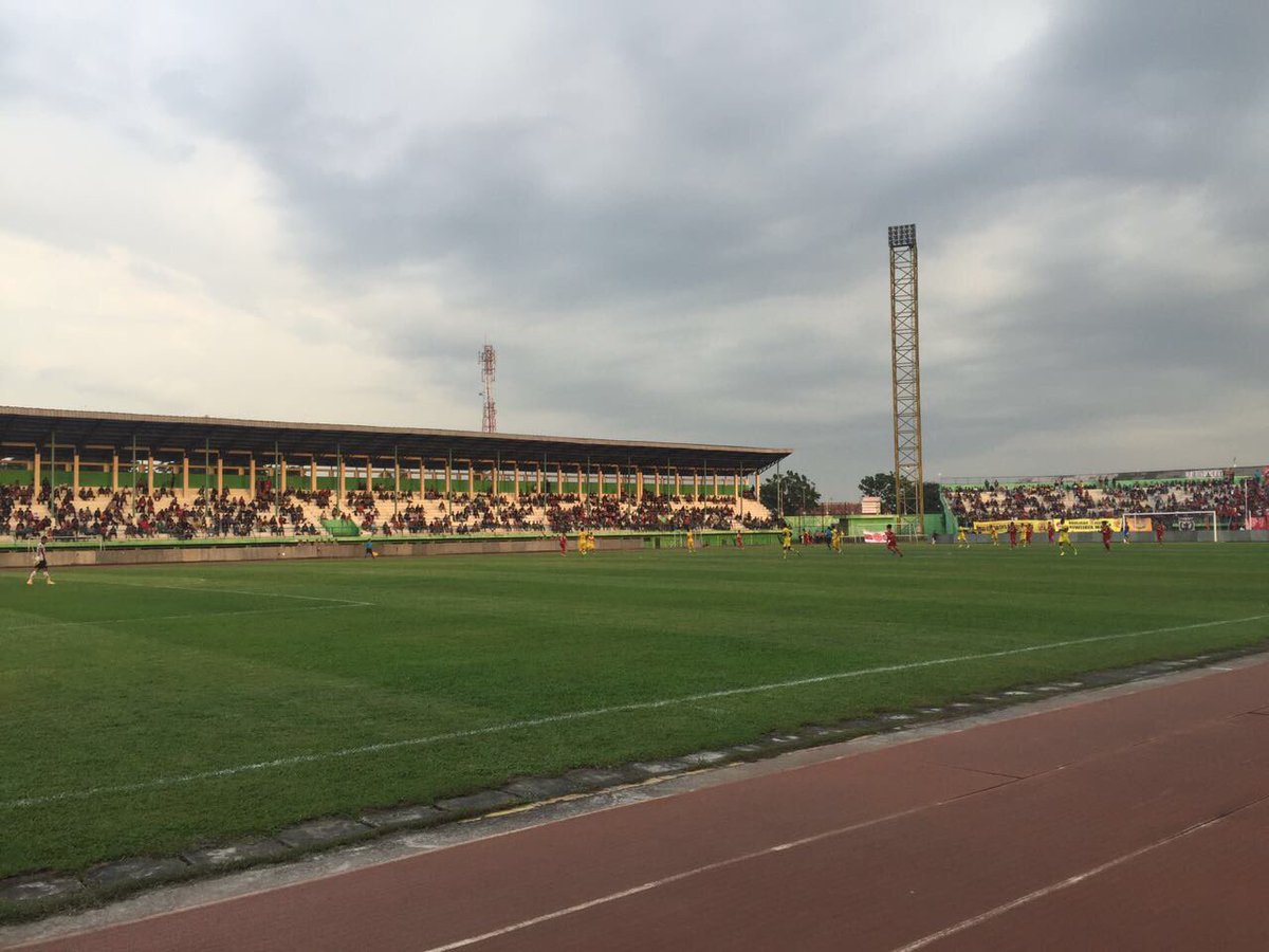 Mampir sebentar di karawang, nonton pertandingan PERSIKA vs Sriwijaya FC. Seruuu, Suporternya luar biasa dan rumput stadionnya jg bagus! -IN