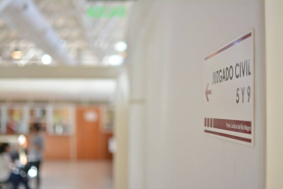 CarreteraMedios's tweet image. #Ahora @MaEmiliaSoria participa de una audiencia x las denuncias x contaminación del agua. La jueza buscaría excluir al río Negro del amparo