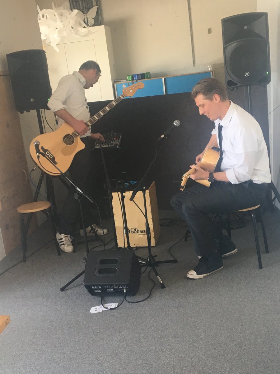 FBA borrel: hapjes, drankjes en relaxte muziek. Zien we jullie straks? Aanmelden via foundedbyall.com/events/sing-a-…  #Brainport #StrijpS #Eindhoven