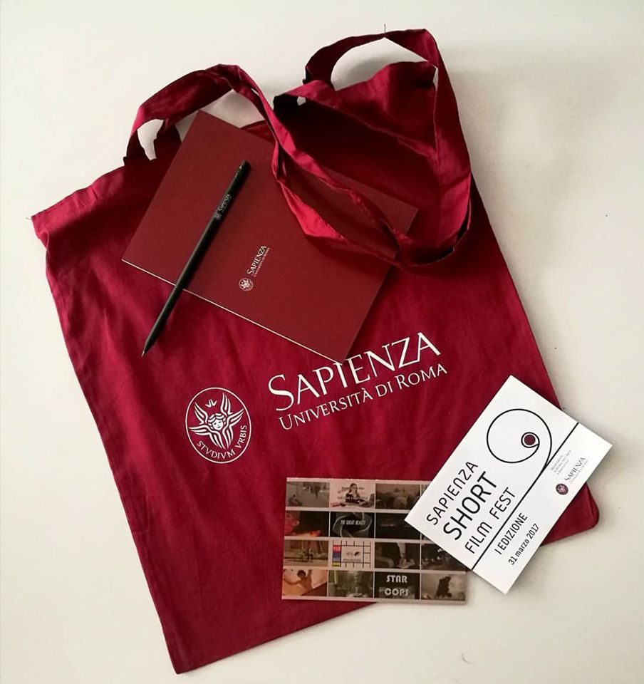 SapienzaSFF's tweet photo. Insieme ai premi domani verrà consegnato il merchandising Sapienza Università di Roma per i partecipanti al #SSFF. Vi aspettiamo! 🎥 https://t.co/dmdRmvsrzF