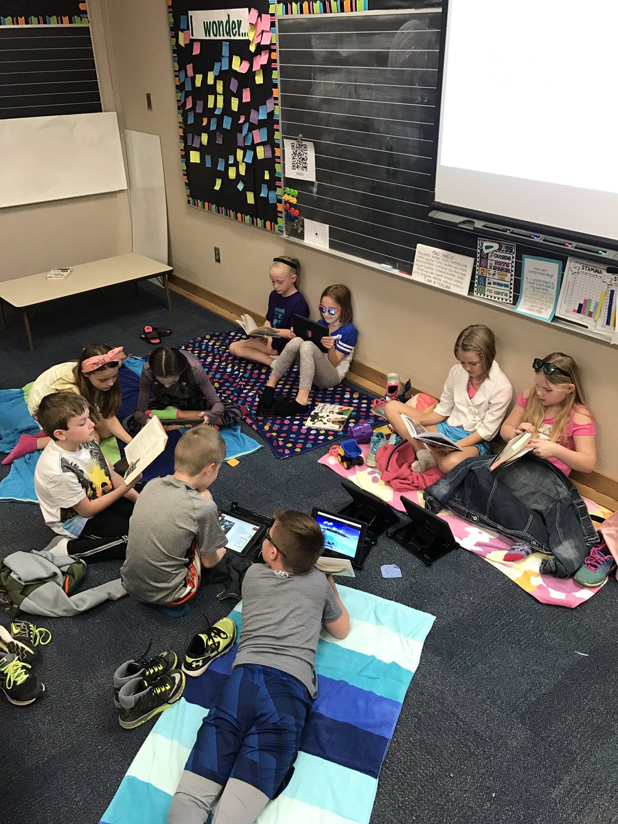 _MrsGrillo's tweet image. We are kicking off Spring Break with Beaches &amp;amp; Books during Reading Workshop today! So fun!