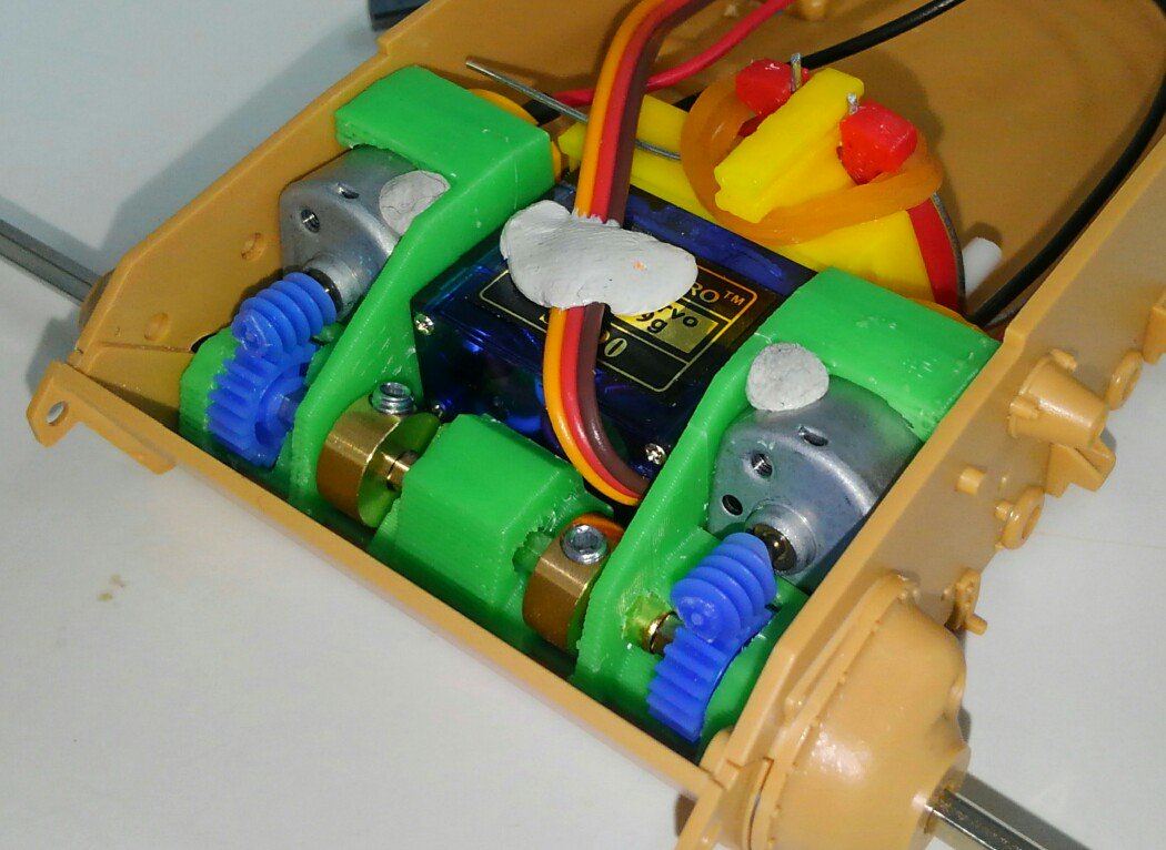 石膏粉末p ギアボックスの再設計と組立ができました 狙い通り 低速走行が安定しました その分 最高速度が遅くなりましたが これはもう仕方無いです 模型戦車道