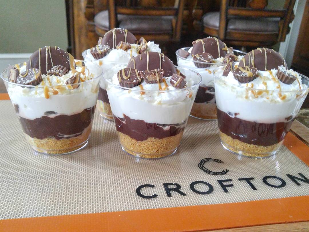 Kratos50101's tweet photo. #jello #pudding #foodpics #foodporn #dessertprep #desserts #dessert #girlscoutcookie #foodies #chocolate #reeses #girlscoutcookie #tagalongs https://t.co/Uu8oysCyl8