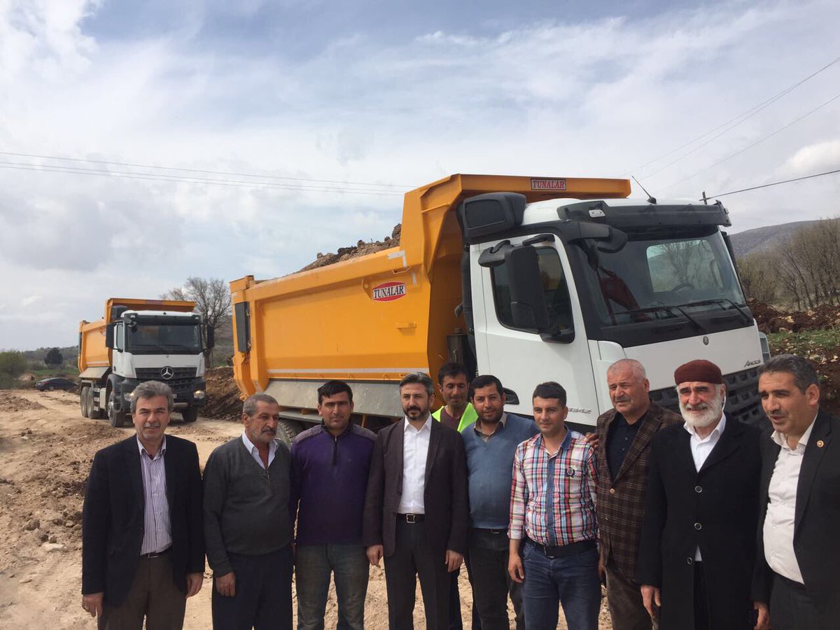 AhmetAYDIN_02's tweet photo. Nissibi köprüsü-Kahta arası yapımı devam eden yol çalışmalarını yerinde incelemelerde bulunduk. #GüçlüTürkiyeiçinEVET https://t.co/x2AsZZWuQK