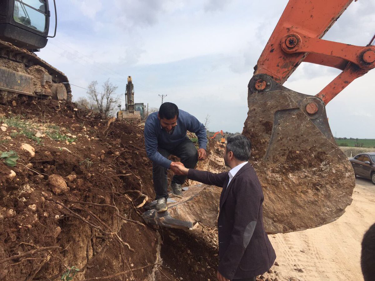 AhmetAYDIN_02's tweet photo. Nissibi köprüsü-Kahta arası yapımı devam eden yol çalışmalarını yerinde incelemelerde bulunduk. #GüçlüTürkiyeiçinEVET https://t.co/x2AsZZWuQK