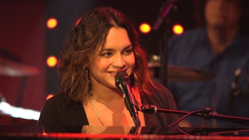 Una bellissima versione live e jazzy di Don\t know Why

Happy birthday Norah Jones

 