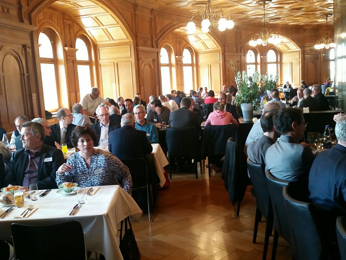 risikomgnt's tweet photo. Lunch@sunnyBundeshuus - perfekt! #netzwerkrisikomanagement https://t.co/RB5f1gDT9N
