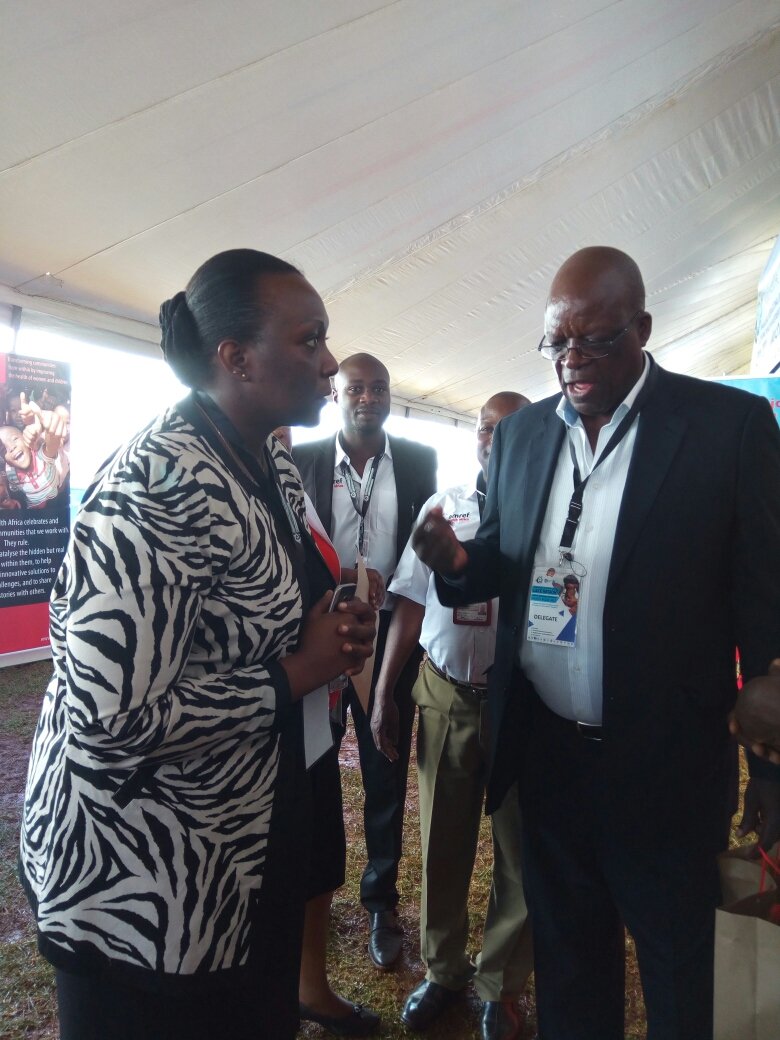 dorcusindalo1's tweet photo. " We need equitable, universal and affordability health care services" Hon Raila Odanga #LakeRegionHealth @kisiicounty @Amref_Kenya https://t.co/Io6Zuyk1lo