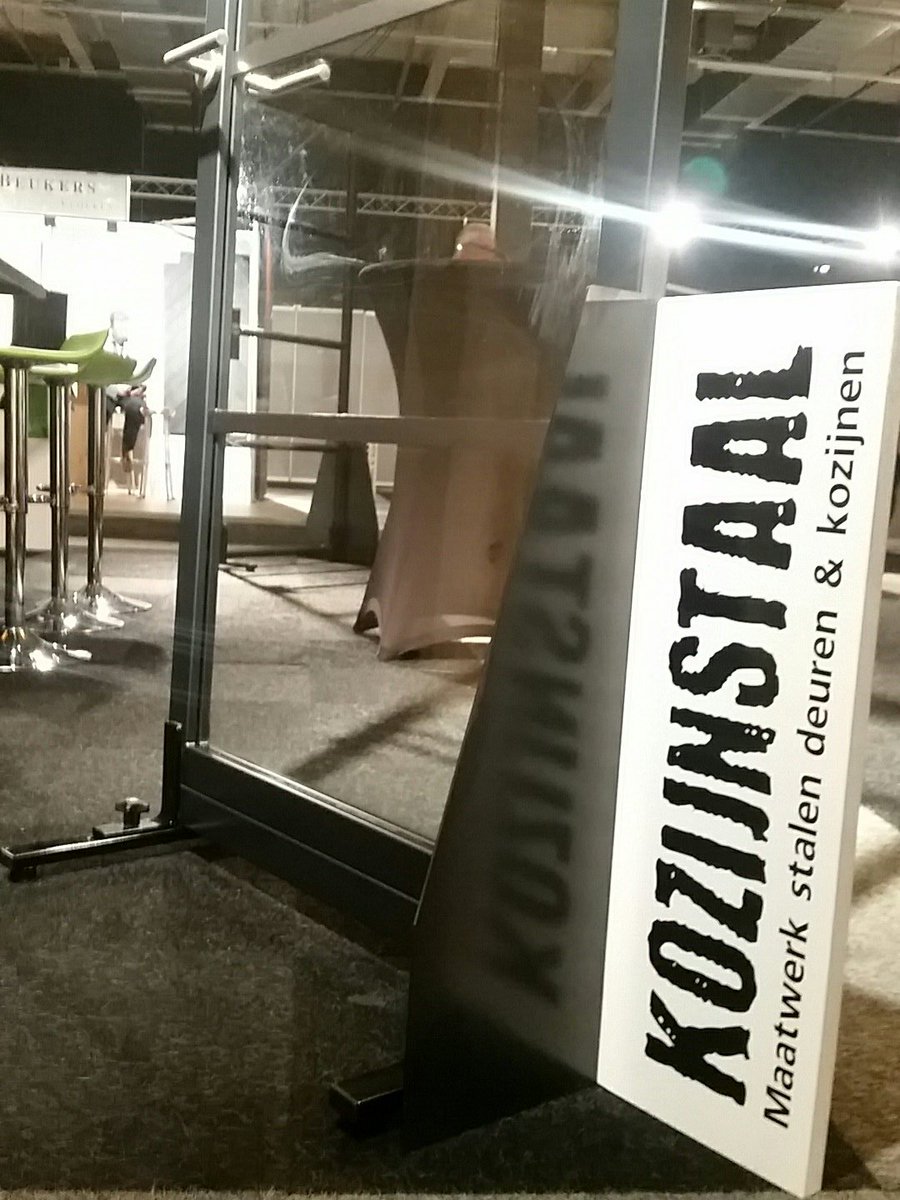 Vanaf vandaag staan we 3 dagen op de Beurs Bouw &amp; Wonen te Gorinchem. U vind ons op stand 144. #kozijnen #staal #retrolook #Blauwstaal