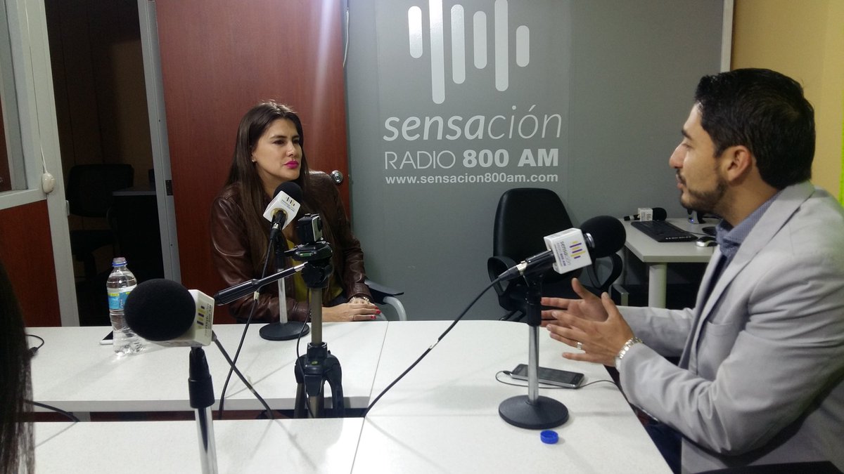 EnContextoRadio's tweet photo. @CristinaReyesec habla para los micrófonos de @AreaDeportivaFM y @sensacion800am https://t.co/aNEoS3YpEz