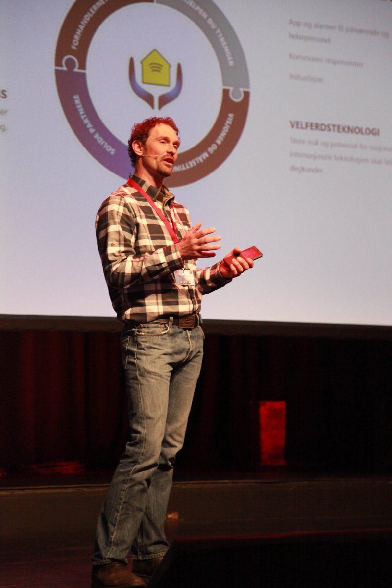 Thomas Wærner i Everycare og Anita Woll i Rambøll. En praktiker og en teoretiker om hva som skal til for å få flere og bedre #smarthus