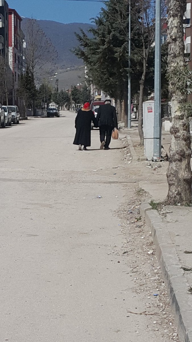 YaaHull's tweet photo. Yaşlılıkta aşk ❤ https://t.co/sf6vNvjlGV