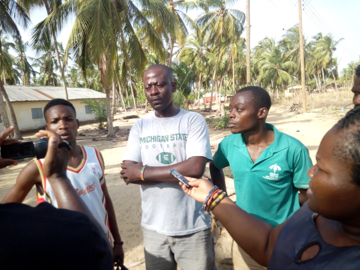 Ashiagbor11's tweet photo. The middle guy living with pullets in his body over a year; short by police over Seven Seas Salt Mining Ltd conflict, appeals for help https://t.co/Wox3W7bk17
