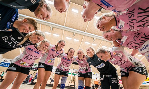 Vi kæmper for 2 point og REVANCHE i aften når Skanderborg gæster Ringkøbing i sæsonens sidste grundspilskamp! ses vi? #KOMSÅLYSERØD #rinsbh