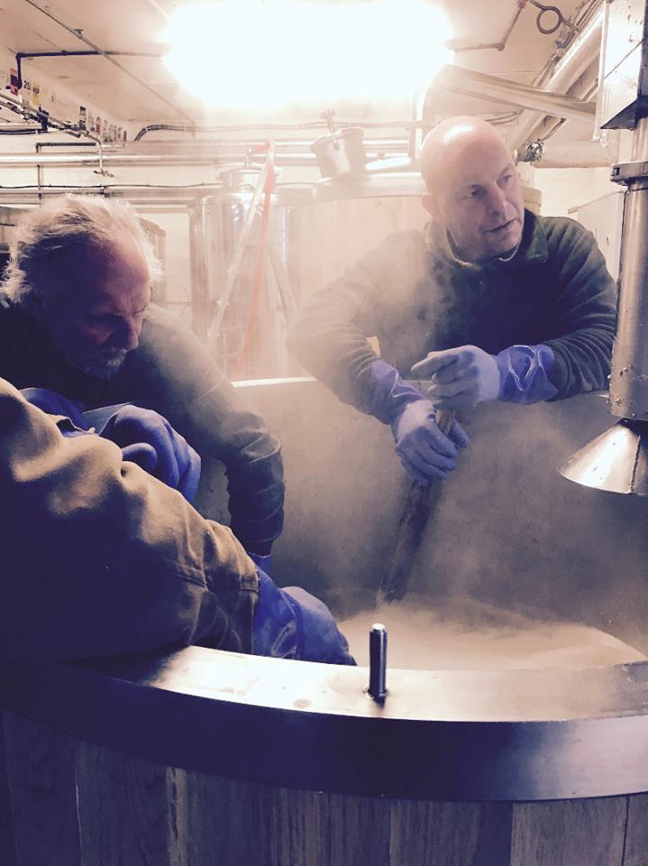 BellAdderbury's tweet photo. The Landlord is stirring up a dancing brew ! https://t.co/lcdf9tgOX8