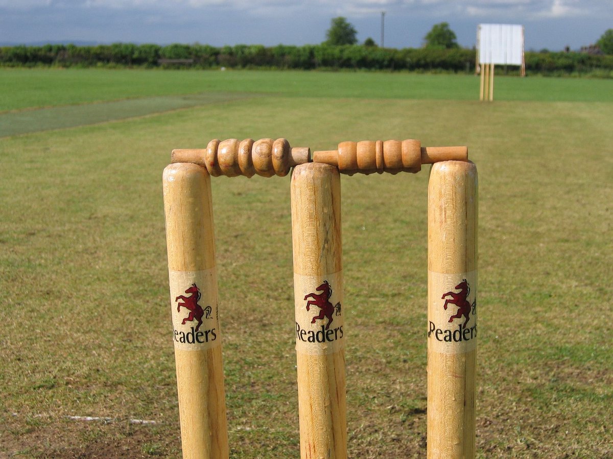 Want to improve your fitness? #WalkingCricket is a fun, FREE new game for 50+ at <a href="/erleisure/">East Riding Leisure</a> Haltemprice Mon 3 April 1pm  #Getactive 🏏