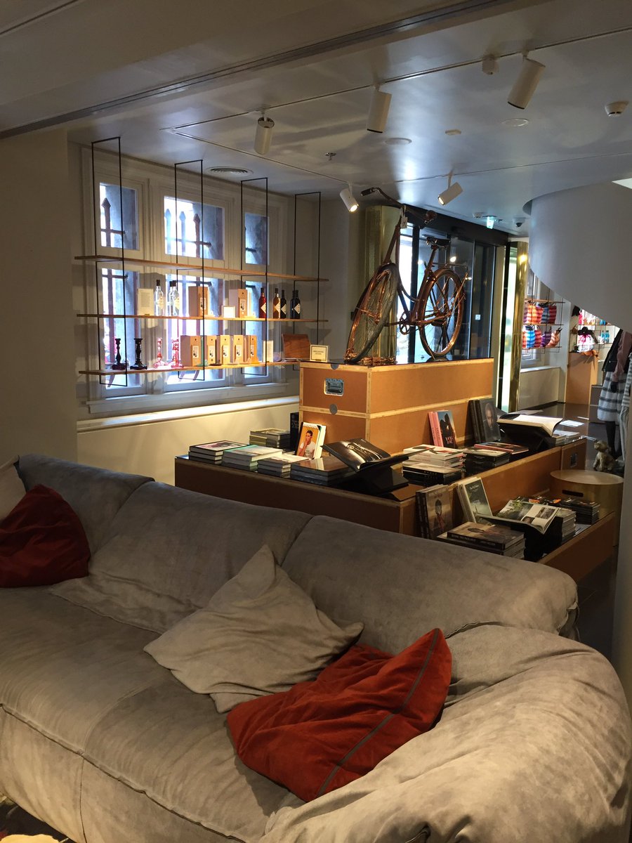 <a href="/xbank_amsterdam/">X BANK</a> love the store